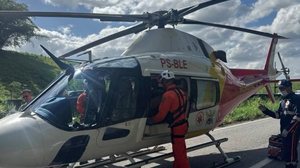 Vítima de tombamento de caminhão em Joaquim Gomes é socorrida de helicóptero - DEA