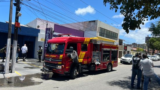 As causas do incêndio serão investigadas. - Foto: Cortesia ao TNH1/Karine Lima