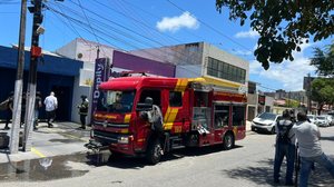 As causas do incêndio serão investigadas. - Foto: Cortesia ao TNH1/Karine Lima