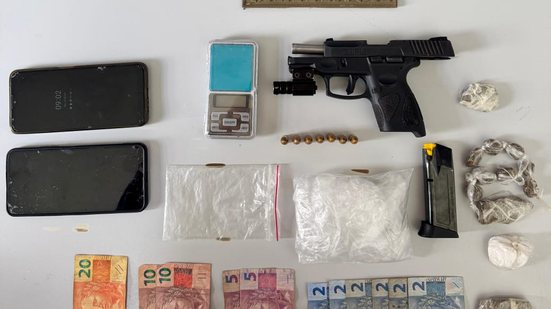 Dois suspeitos são detidos com drogas e arma de fogo em Piranhas - Foto: Cortesia/PM