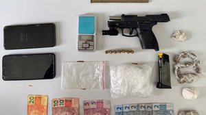 Dois suspeitos são detidos com drogas e arma de fogo em Piranhas - Foto: Cortesia/PM