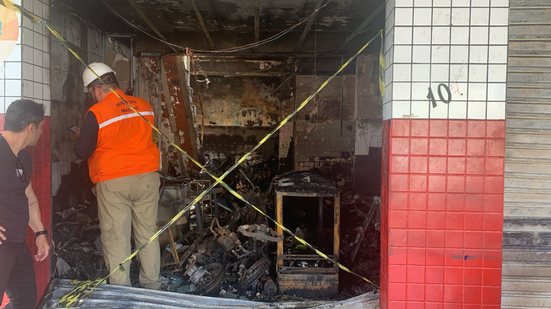 Incêndio destrói loja de peças de moto no Centro de Maceió - Foto: Cortesia ao TNH1/ Defesa Civil de Maceió
