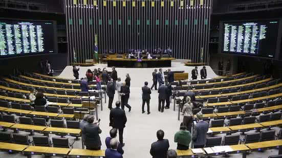 Câmara aprova reajuste de 24% para servidores federais do Judiciário - Kayo Magalhães / Câmara dos Deputados