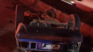 Carro com quatro ocupantes capotou em Messias, no interior de Alagoas - Foto: Cortesia/Bombeiros