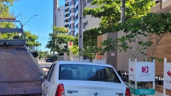 Carro abandonado na Jatiúca tinha queixa de furto desde setembro - Divulgação / PCAL