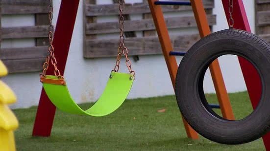 Casal desiste de adoção, abandona criança em fórum de Curitiba e terá que pagar R$ 37 mil a ela - Reprodução / RPC