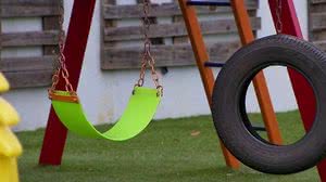 Casal desiste de adoção, abandona criança em fórum de Curitiba e terá que pagar R$ 37 mil a ela - Reprodução / RPC