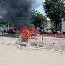 Imagem Vídeos: fogo consome carro na Avenida Durval de Góes Monteiro