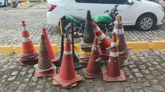 DMTT recolhe 47 cones usados para guardar vagas irregulares durante eventos em Maceió - Ascom DMTT