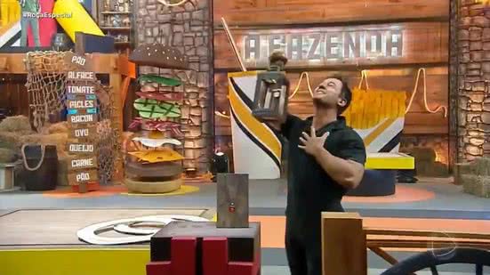 Imagem Luiz Mesquita vence Prova de Fogo em 'A Fazenda' e pode ter "voto turbinado"