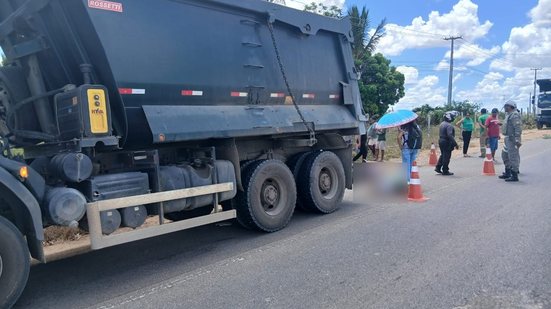 Motociclista morre em acostamento após caminhão dar marcha à ré na AL-110 - Divulgação / BPRv