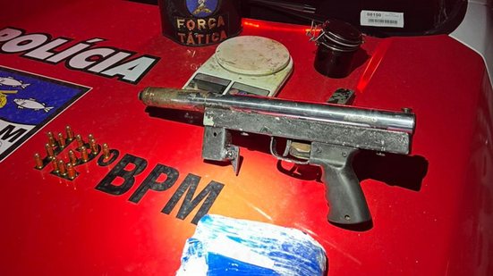 Imagem Submetralhadora é apreendida em residencial da parte alta de Maceió