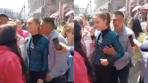 Presidente do México sofre assédio sexual em caminhada na rua na Cidade do México, no México, em 4 de novembro de 2025 - Reprodução / Redes sociais