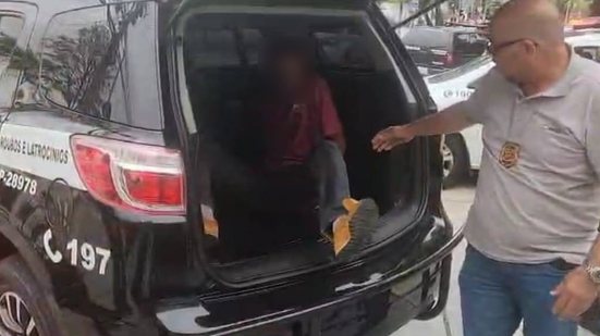Suspeito pela morte de Arinaldo Tadeu de Oliveira da Silva foi preso e levado ao Deic, na zona norte de SP - Reprodução / Polícia Civil