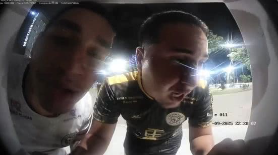 Botão de emergência: vídeo mostra amigos pedindo ajuda após homem passar mal na orla da Pajuçara - Reprodução / SSP-AL