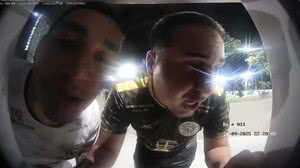 Botão de emergência: vídeo mostra amigos pedindo ajuda após homem passar mal na orla da Pajuçara - Reprodução / SSP-AL