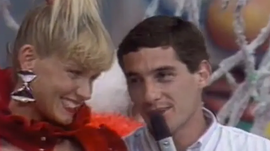 Reprodução / TV Globo - Xuxa e Ayrton Senna no programa especial de Natal do 'Xou da Xuxa' em 1988