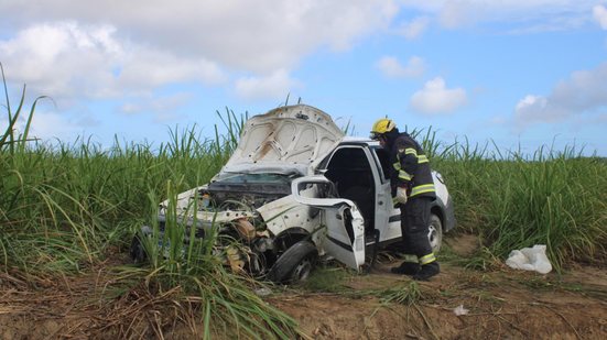 Veículo caiu em uma ribanceira com cerca de 50 metros de profundidade - Ascom CBMAL