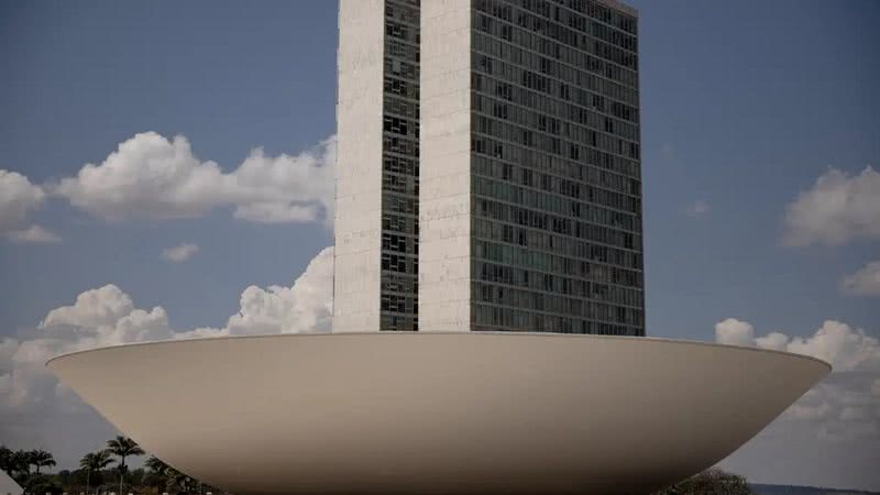 Parte do teto de túnel da Câmara desabou durante a madrugada desta quarta