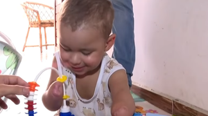 Noaha está de volta em casa e tem surpreendido a família com a adaptação - Foto: Reprodução/TV Pajuçara