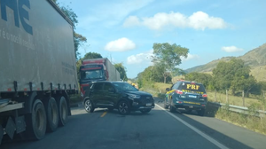 A Polícia Rodoviária Federal acompanha a situação no local - Foto: Cortesia ao TNH1
