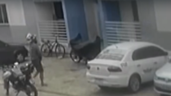 Vídeo mostra momento de homicídio em apartamento de Rio Largo - Foto: Reprodução