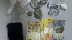 Todo o material ilícito foi apreendido e a responsável pelo imóvel conduzida à Central de Flagrantes - Foto: Cortesia/PM