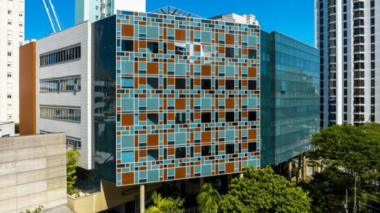 Fogo teria começado no ar-condicionado da unidade do Hospital Albert Einstein em Perdizes, zona oeste de SP. Não há vítimas no local - Foto: Divulgação