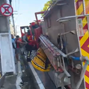 Caminhão pode chegar a 15 toneladas quando carregado. - Foto: Reprodução