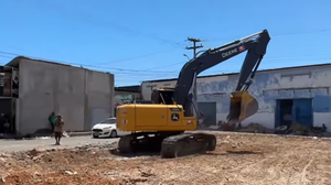 Demolição aconteceu nesta terça-feira (30) - Foto: Reprodução/TV Pajuçara