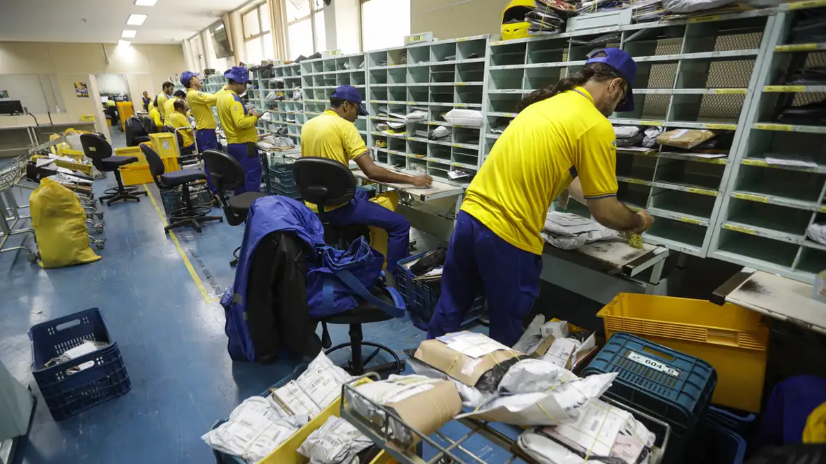 Correios e trabalhadores não chegam a acordo e TST julga greve da categoria nesta segunda