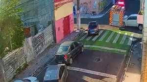 Imagem Novo vídeo mostra caminhonete ligada descendo ladeira sem motorista após acidente com caminhão dos Bombeiros