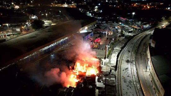 Imagens de drone mostram dimensão do incêndio no Mercado da Produção - Cleviton Carvalho / TV Pajuçara