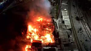 Incêndio no Mercado da Produção destruiu cerca de 50 barracas, diz Corpo de Bombeiros - Reprodução / TV Pajuçara