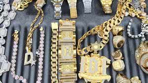 Joias foram apreendidas com a família do traficante Peixão - Reprodução / PRF