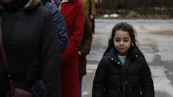 Imagem A coragem de Melek rompe barreiras e a pequena foge para ver Zeynep na prisão