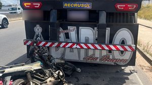 Motociclista morre após bater em caminhão na rodovia AL-110, em Arapiraca - Divulgação / BPRv