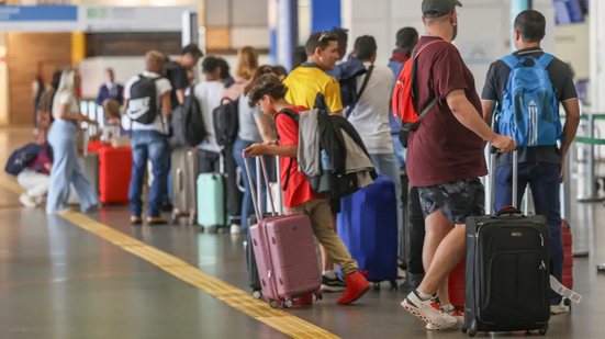 Pilotos e comissários podem entrar em greve a partir de 1º de janeiro - Marcelo Camargo / Agência Brasil