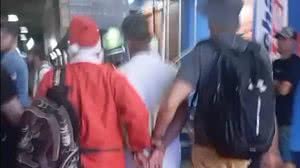 Policial disfarçado de Papai Noel prende foragido em Porto Alegre - Reprodução / PC-RS
