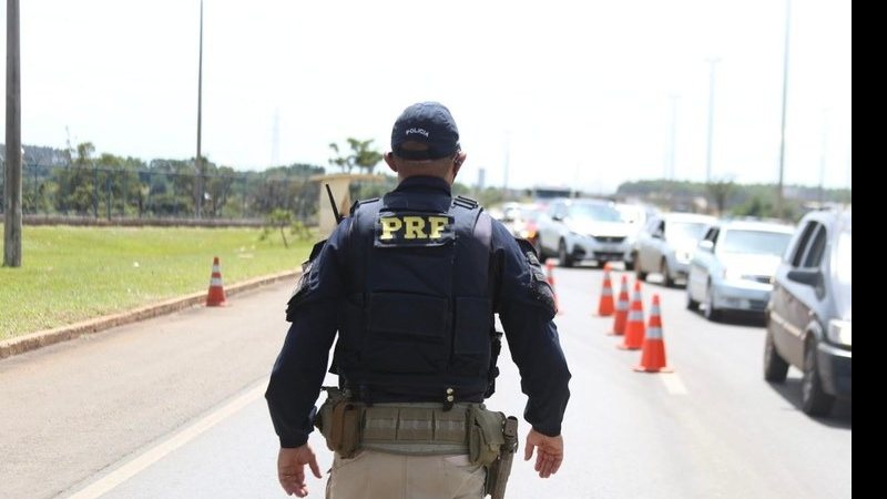 Homem é preso pela PRF ao ser abordado sem CNH e com veículo roubado no interior de Alagoas