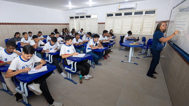 Imagem "14º salário"  dos servidores da Educação pode ser votado em regime de urgência na Assembleia Legislativa