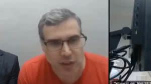 Renê Nogueira Júnior se manifesta durante audiência do caso da morte do gari Laudemir Fernandes - Reprodução