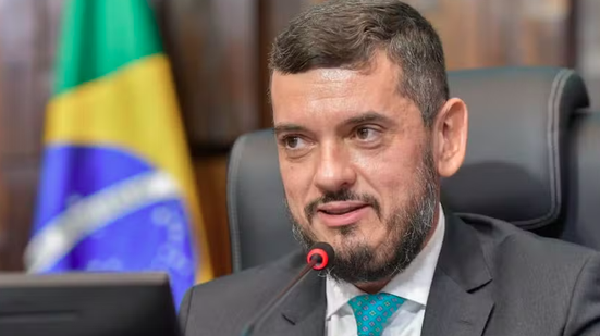 Imagem Comissão de Justiça da Alerj decide revogar prisão preventiva de Rodrigo Bacellar