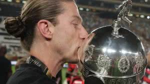 Flamengo fatura mais de R$ 400 milhões com premiações no ano - Gilvan de Souza / Flamengo