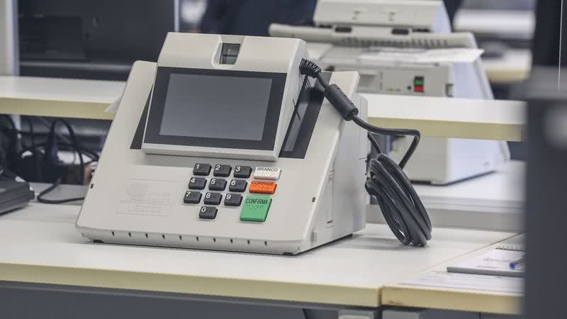 TSE recebe embaixadores nesta segunda para defender urna eletrônica
