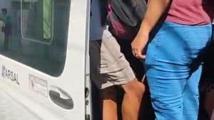 Imagem DMTT aborda van superlotada e com tacógrafo vencido, na Av. Siqueira Campos