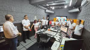 O diretor executivo Leonardo Sampaio (à esquerda) conduziu a visita dos colaboradores da Sococo de Belém ao PSCOM - Jaime Neto/PSCOM