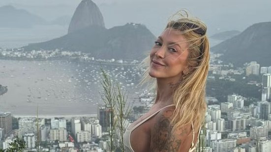 A psicóloga Jéssica Mras passou por uma mastectomia bilateral preventiva ao descobrir mutação no gene BRCA2 - Arquivo Pessoal