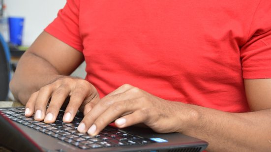 Cansaço extremo e desmotivação podem ser sinais da Síndrome de Burnout, alerta especialista - Carla Cleto / Sesau