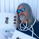 Alexandre Ruszczyk Neto, responsável pelo projeto sob o nome artístico Maloca Johnson, inventa arte desde criança. - Foto: Divulgação/Rogério Brum